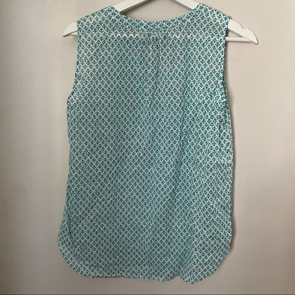 Gap Blouse Sleeveless Floral Print V-Neck Top Casual Lightweight Trendy Pattern - Picture 3 of 6